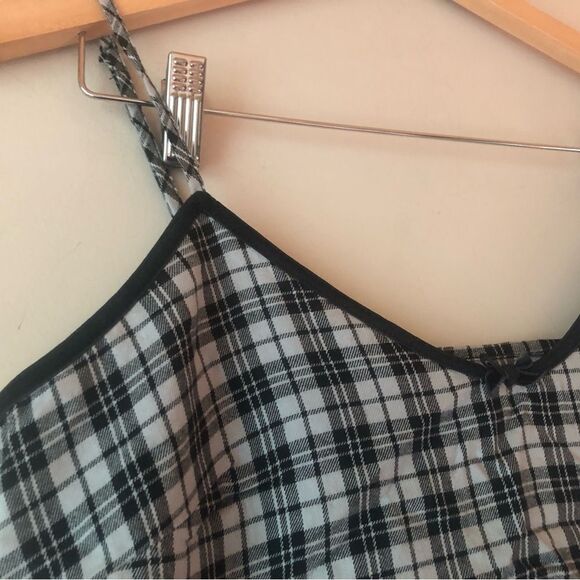 📳 Colsie | Plaid Black Cropped Cami - Picture 3 of 3